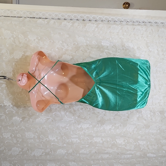 Nightgown - Picture 3 of 3